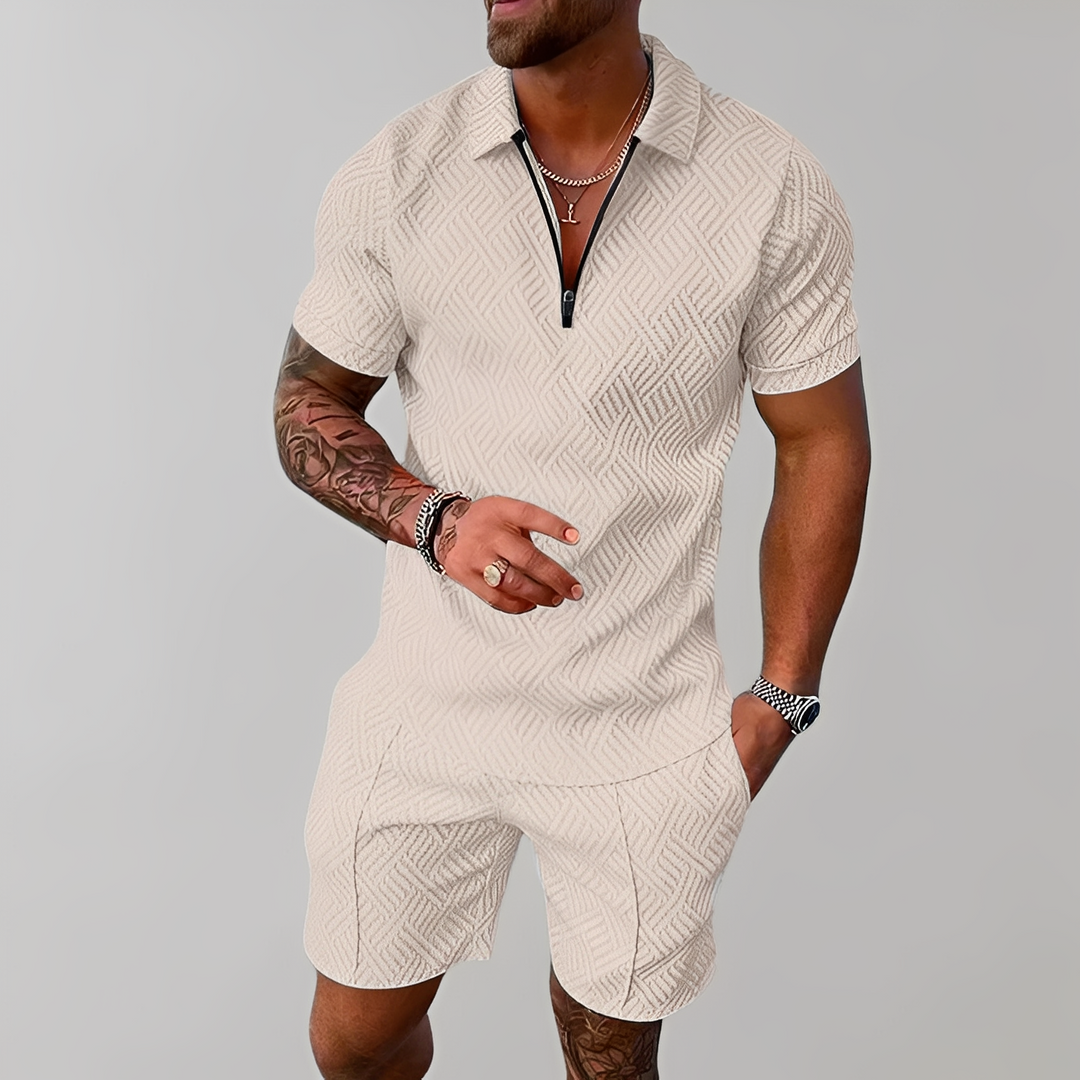 Conjunto masculino casual elegante com polo azul marinho e shorts, estilo moderno para o homem.