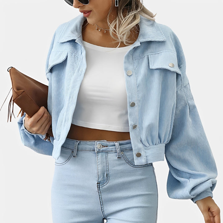 Casaco feminino curto canelado elegante, confortável e versátil para todas as estações e moda.