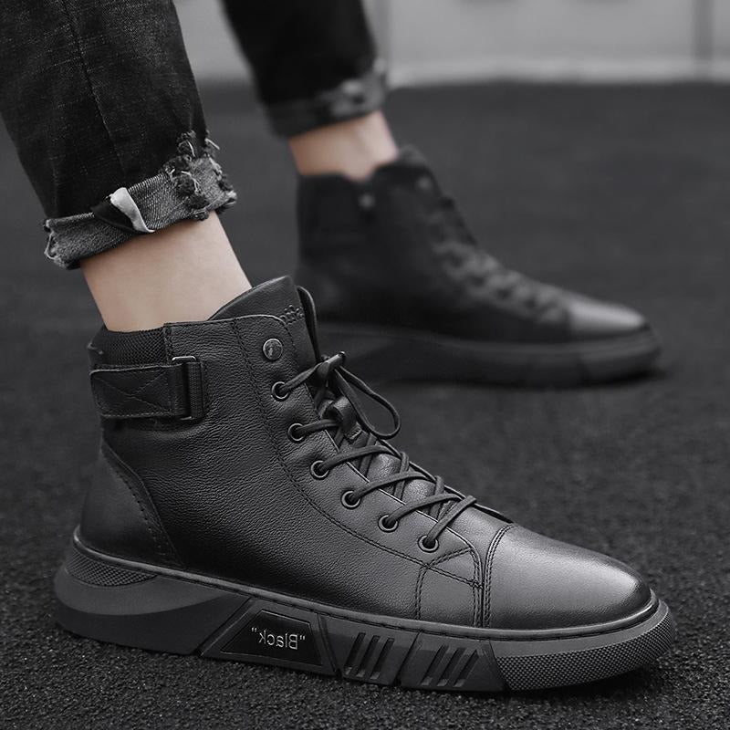 Coturnos Martin masculinos clássicos, ideais para o inverno. Botas robustas e confortáveis, perfeitas para estilo casual.