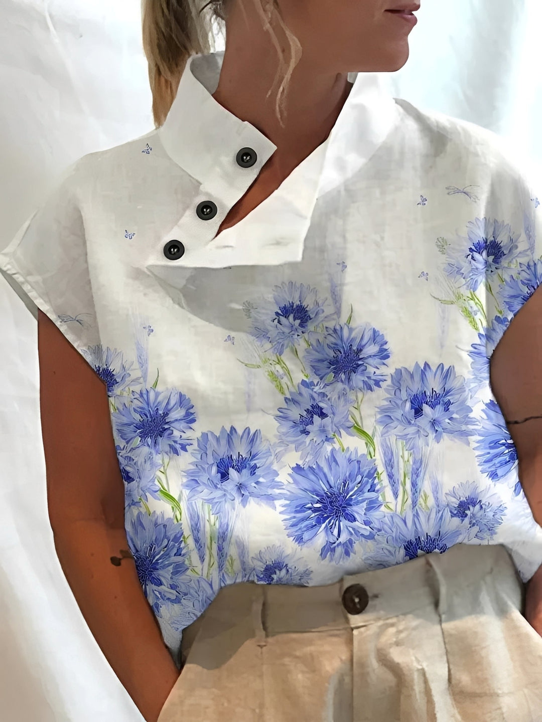 Blusa feminina confortável com padrão moderno, ideal para o dia a dia. Top casual feminino e estiloso.