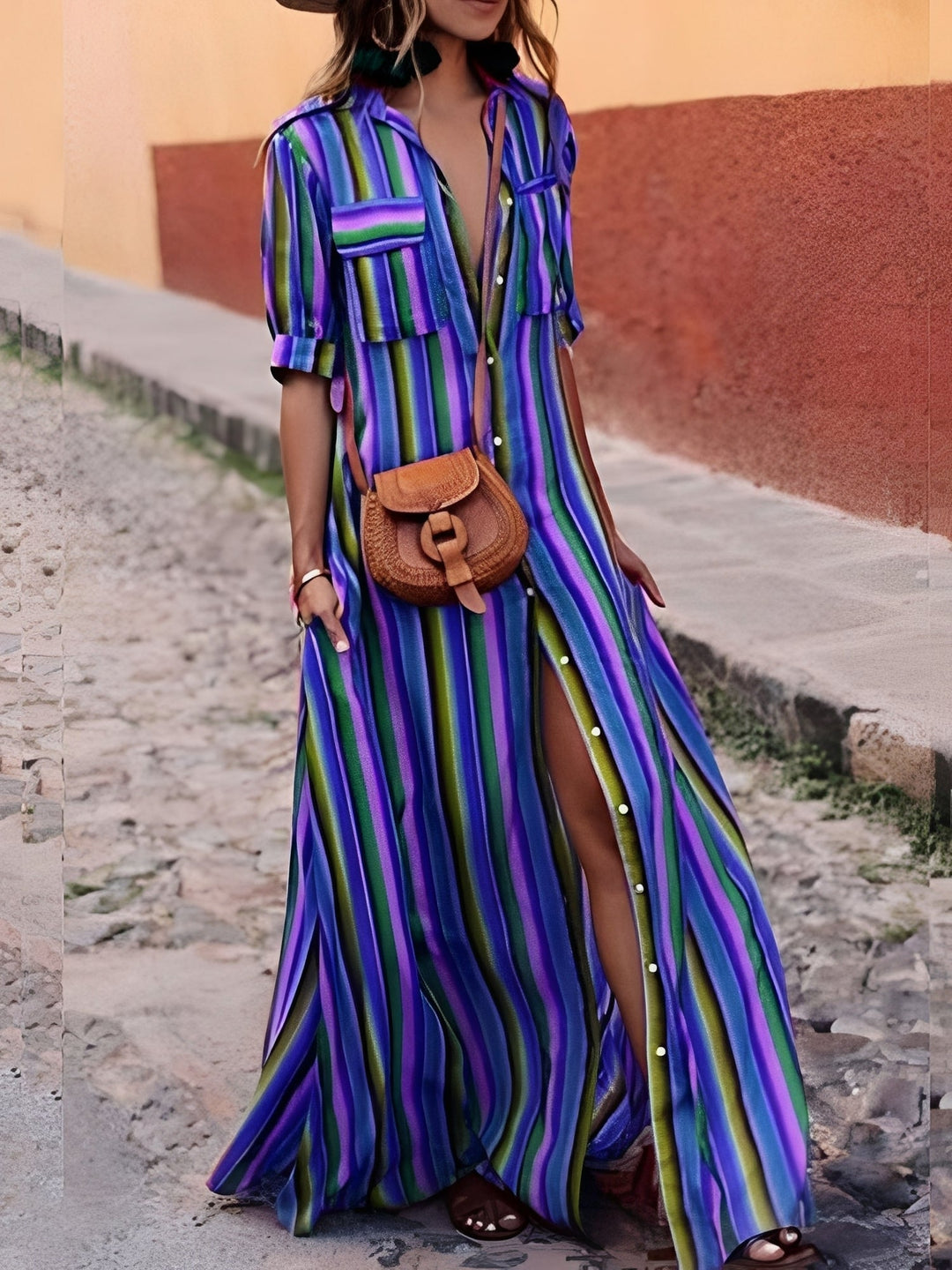 Vestido maxi listrado elegante para mulheres, roupa de verão casual ou sofisticada, com caimento fluido.