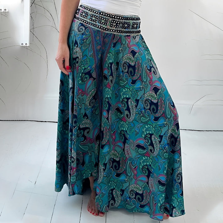 Saia feminina étnica estampada com cós elástico, ideal para o verão casual e confortável.