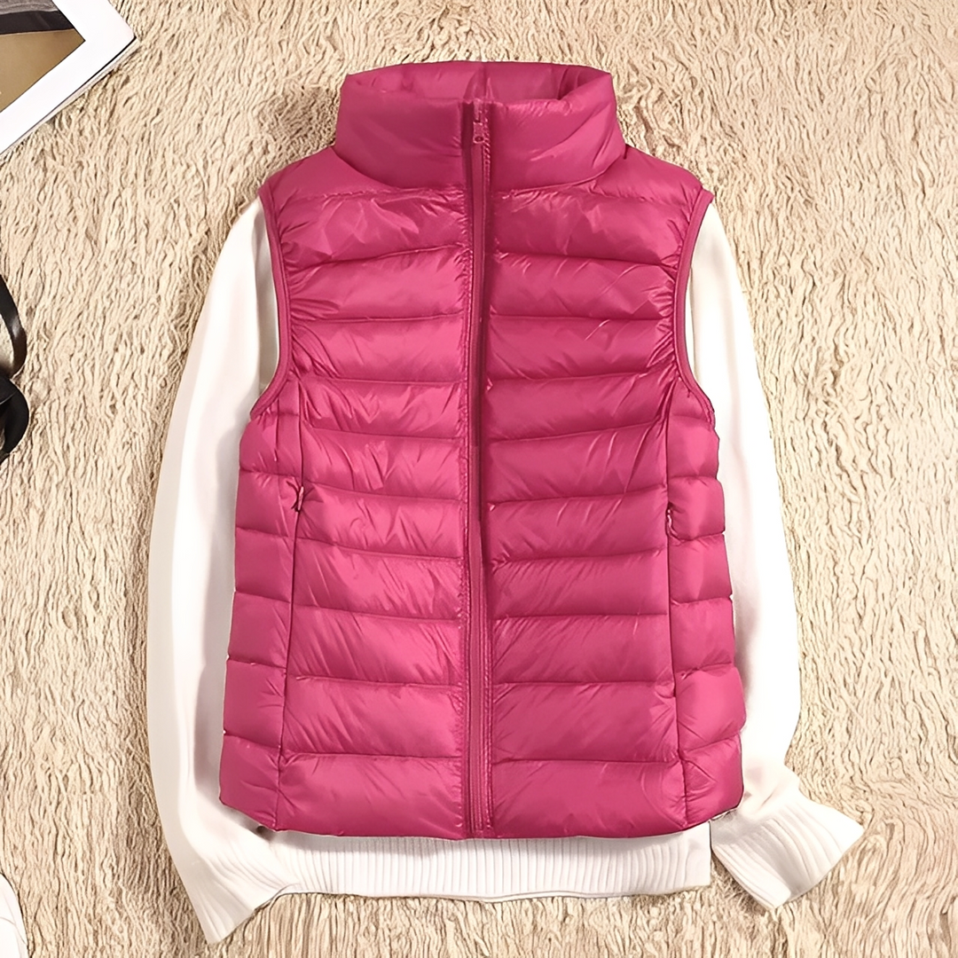 Colete feminino versátil para outono/inverno. Ultraleve e elegante, ideal para sobrepor e aquecer.