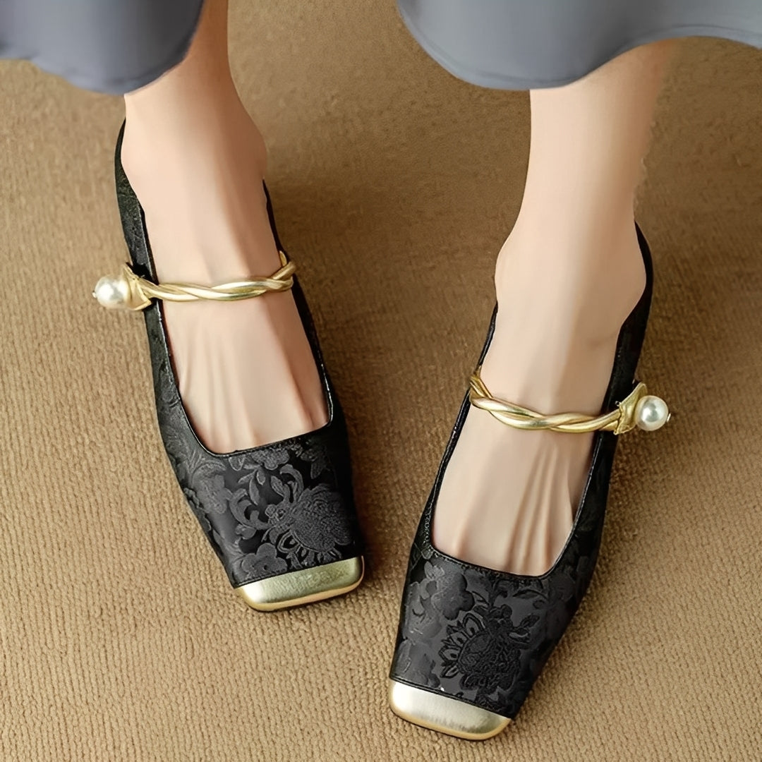 Calçado feminino de verão: sandálias de salto elegantes que combinam estilo e conforto para a mulher moderna.