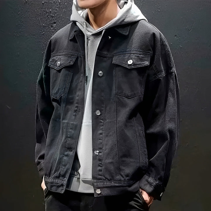 Moda masculina: jaqueta estilosa com bolsos para fácil sobreposição. Peça essencial para primavera e outono.