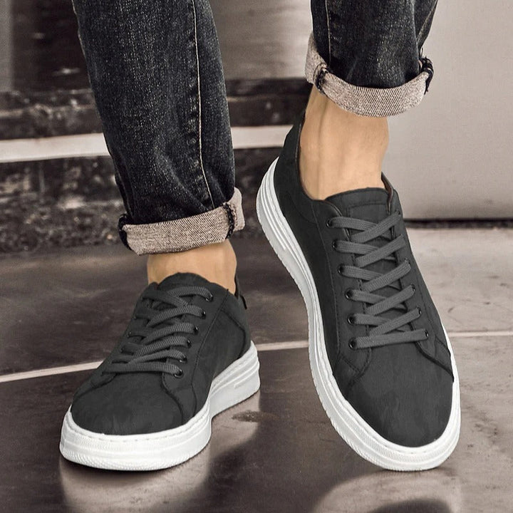 Tênis clássicos masculinos, versáteis para o verão e ideais como sapatilhas de moda.