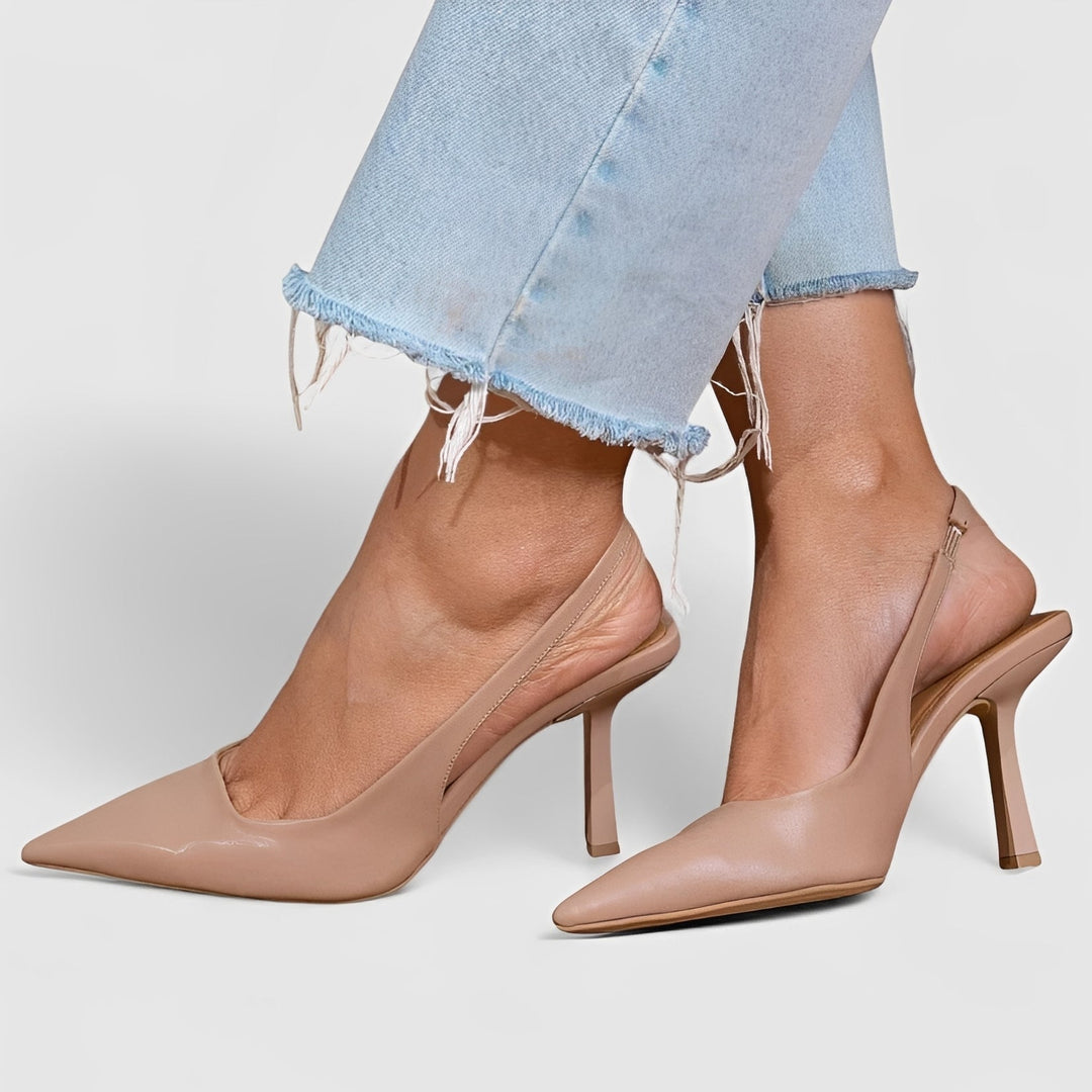 Sapatos femininos com salto agulha bico fino. Saltos altos elegantes para moda feminina, verão e eventos formais.