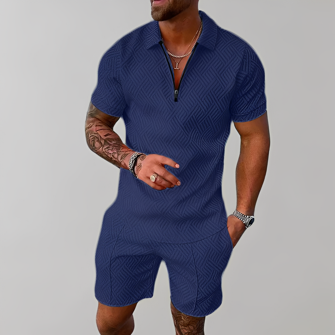 Conjunto masculino casual elegante de polo e shorts, roupa de verão em branco, estilo moderno e confortável.