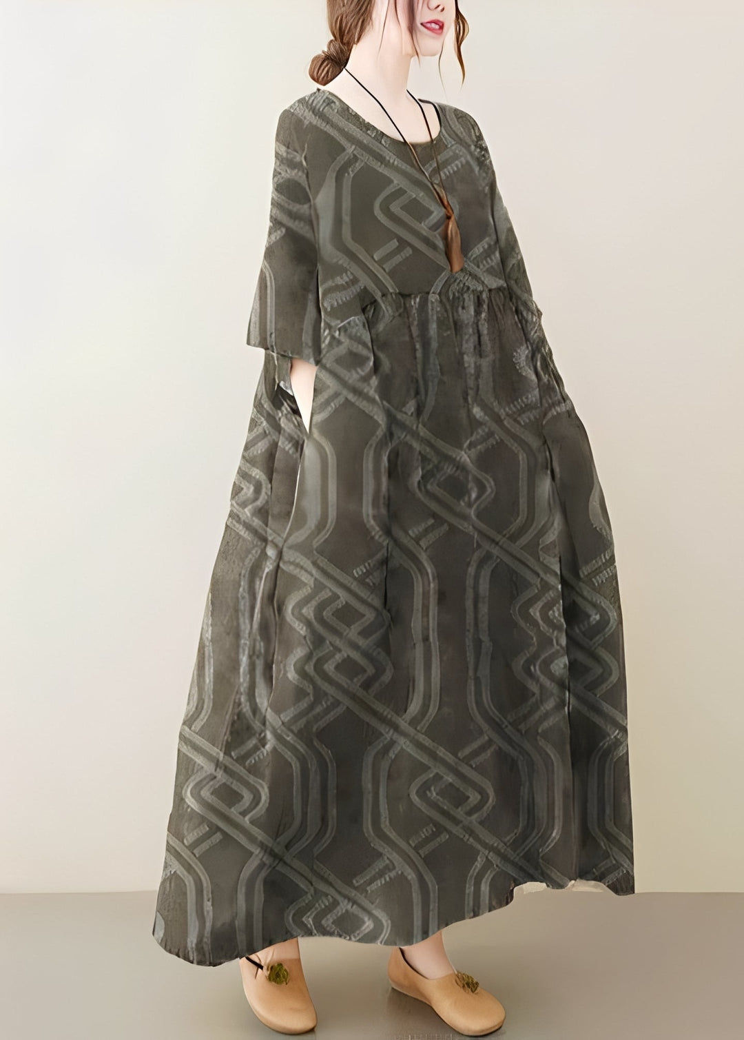 Vestido feminino estampado tendência de verão, modelo Mariam solto e confortável, perfeito para looks casuais.