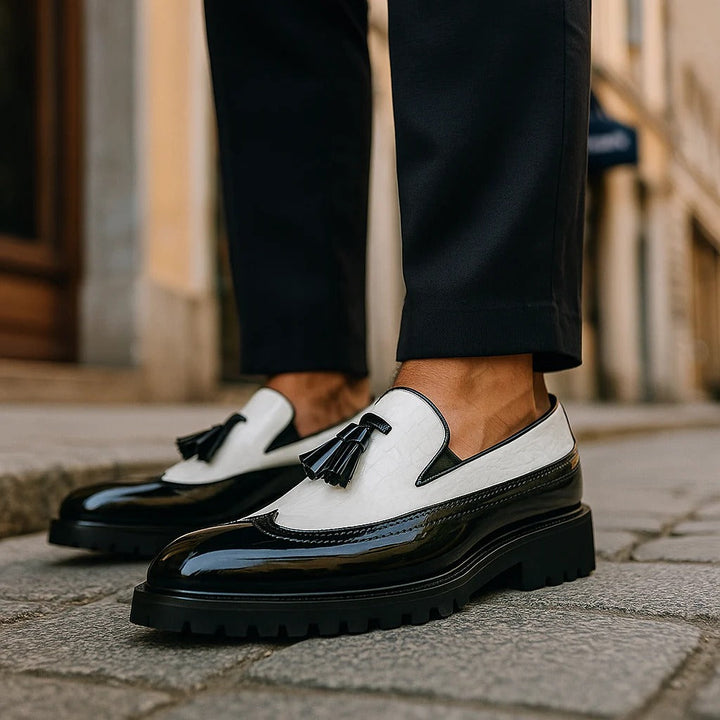 Mocassins masculinos elegantes e versáteis, perfeitos para looks formais e casuais. Conforto e estilo em um só sapato.