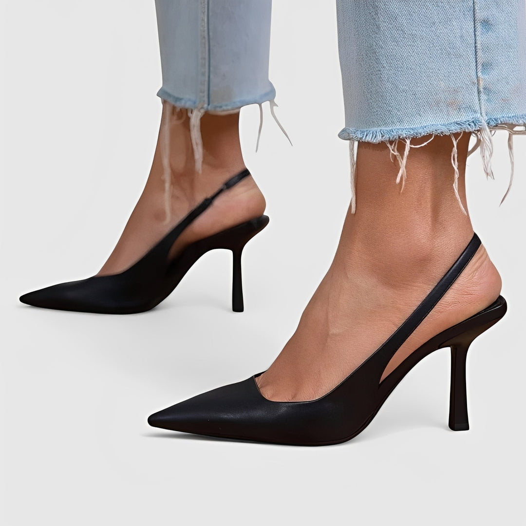 Saltos altos femininos elegantes bico fino para festa. Sapatos formais e versáteis, ideais para eventos de verão.