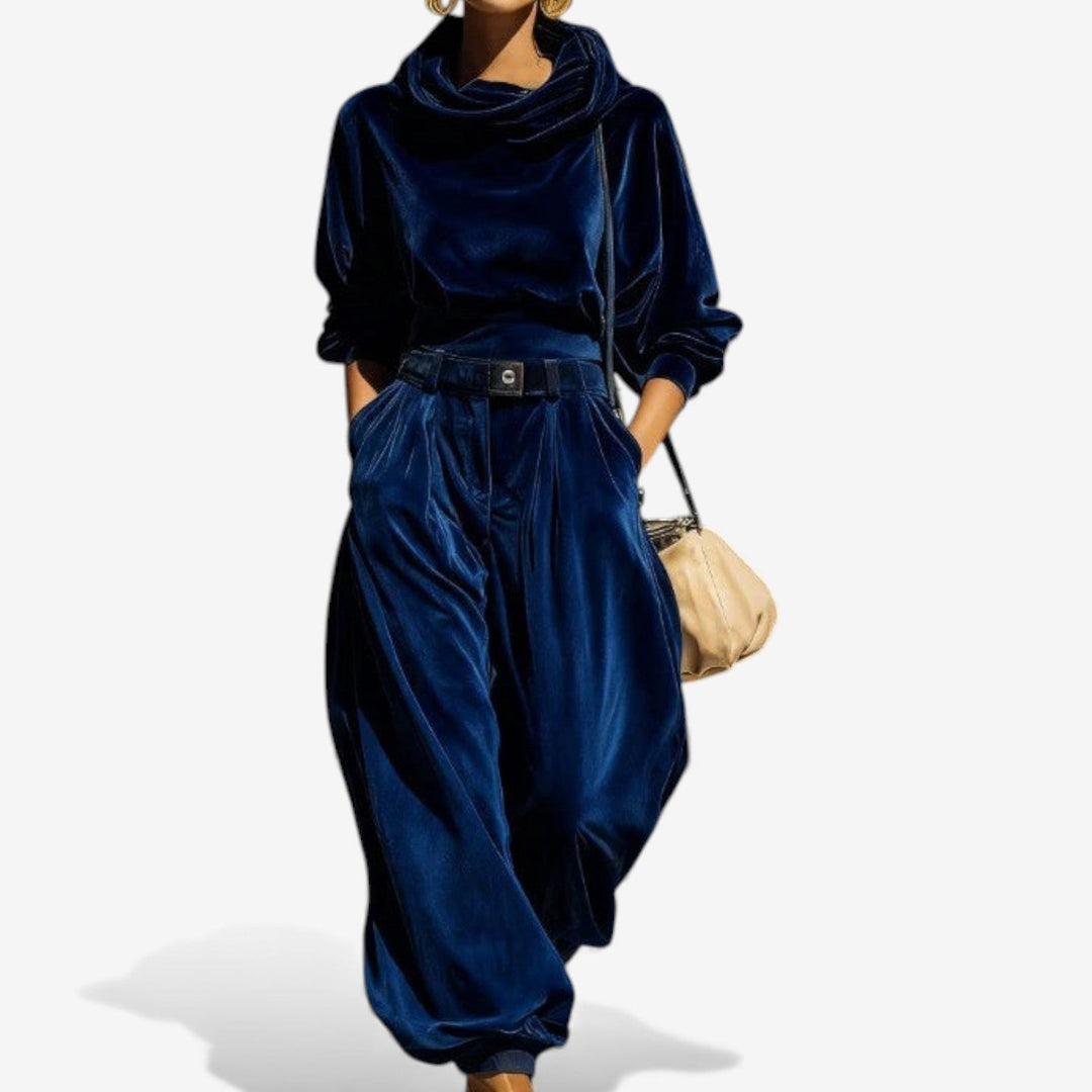 Macacão feminino em azul ou roxo, estilo versátil para eventos, combina elegância e conforto.