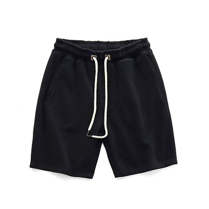 Shorts masculinos pretos clássicos, versáteis e confortáveis para uso casual diário no verão.