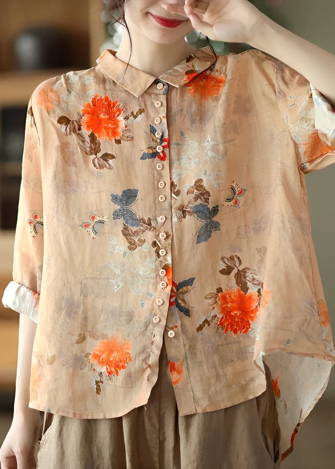 Blusa feminina elegante de manga longa com gola Peter Pan. Conforto e estilo para qualquer ocasião.