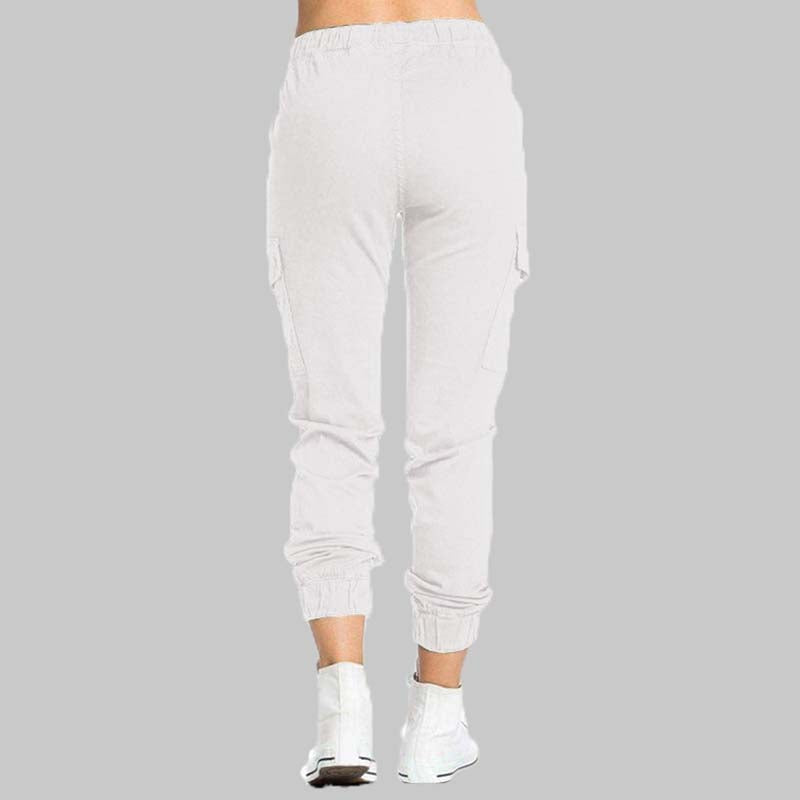 Calça cargo feminina jogger, versátil, com cintura elástica e bolsos, ideal para streetwear e uso diário.