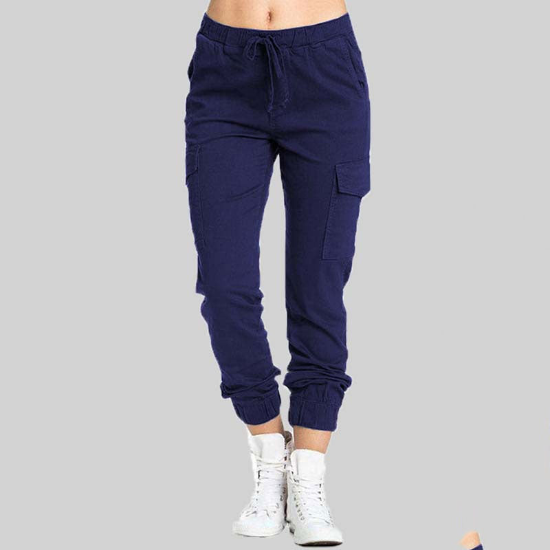 Calça cargo feminina jogger, estilo streetwear, com cintura elástica para um visual moderno e versátil.