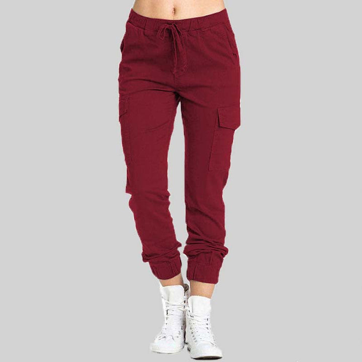 Confortáveis calças cargo para mulher, com cintura elástica e bolsos, perfeitas para o dia a dia e moda casual.