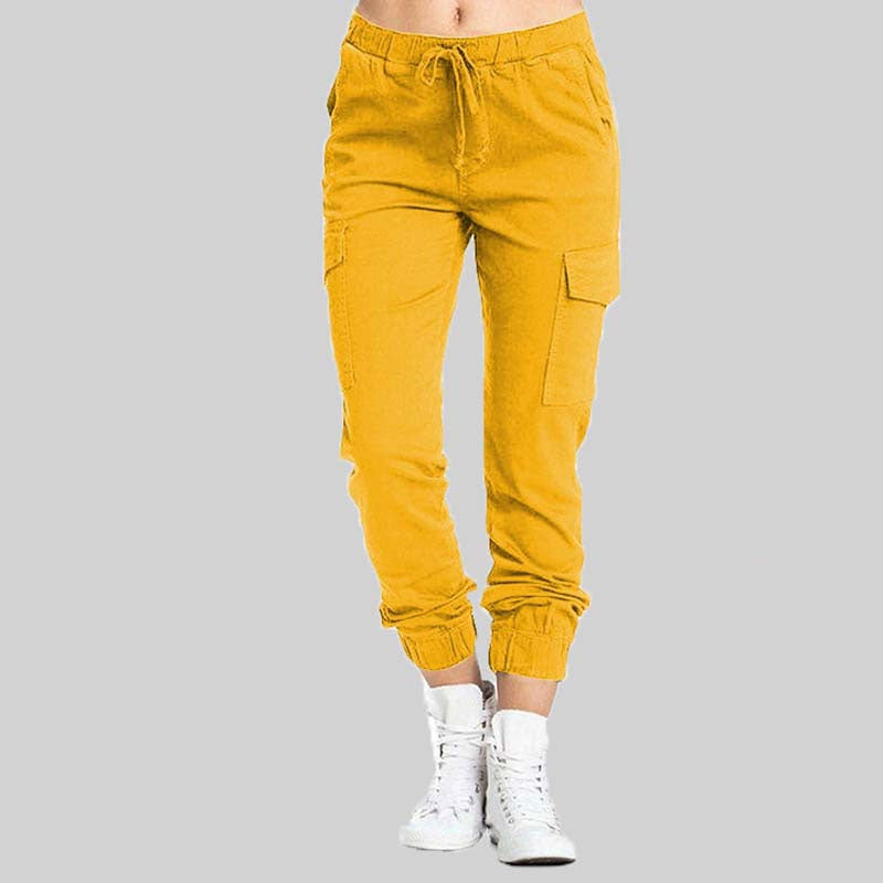 Calças cargo para mulher, com cintura elástica e práticos bolsos, para um estilo casual urbano e prático.