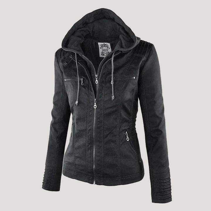 Casaco biker feminino em couro sintético preto com capuz removível, ideal para estilo urbano e casual.