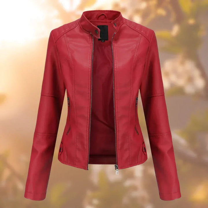 Blusão biker feminino slim-fit em polipele. Casaco preto de gola mao para estilo urbano e moda mulher.