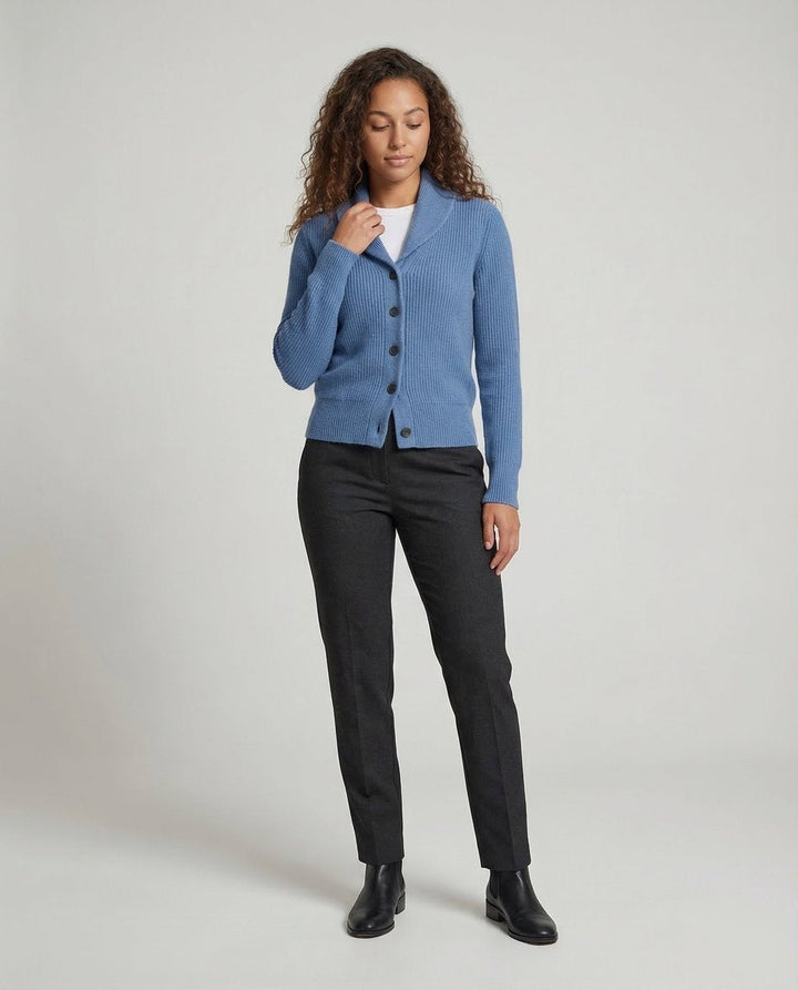 Casaco de malha feminino elegante com gola reversível, perfeito para escritório e casual.
