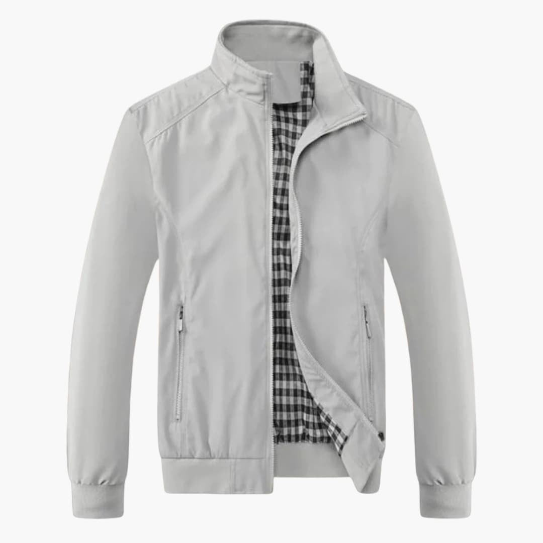 Blusão masculino de entretempos, gola alta com zíper e forro xadrez, ideal para estilo casual.