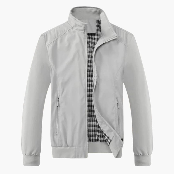 Blusão masculino de entretempos, gola alta com zíper e forro xadrez, ideal para estilo casual.