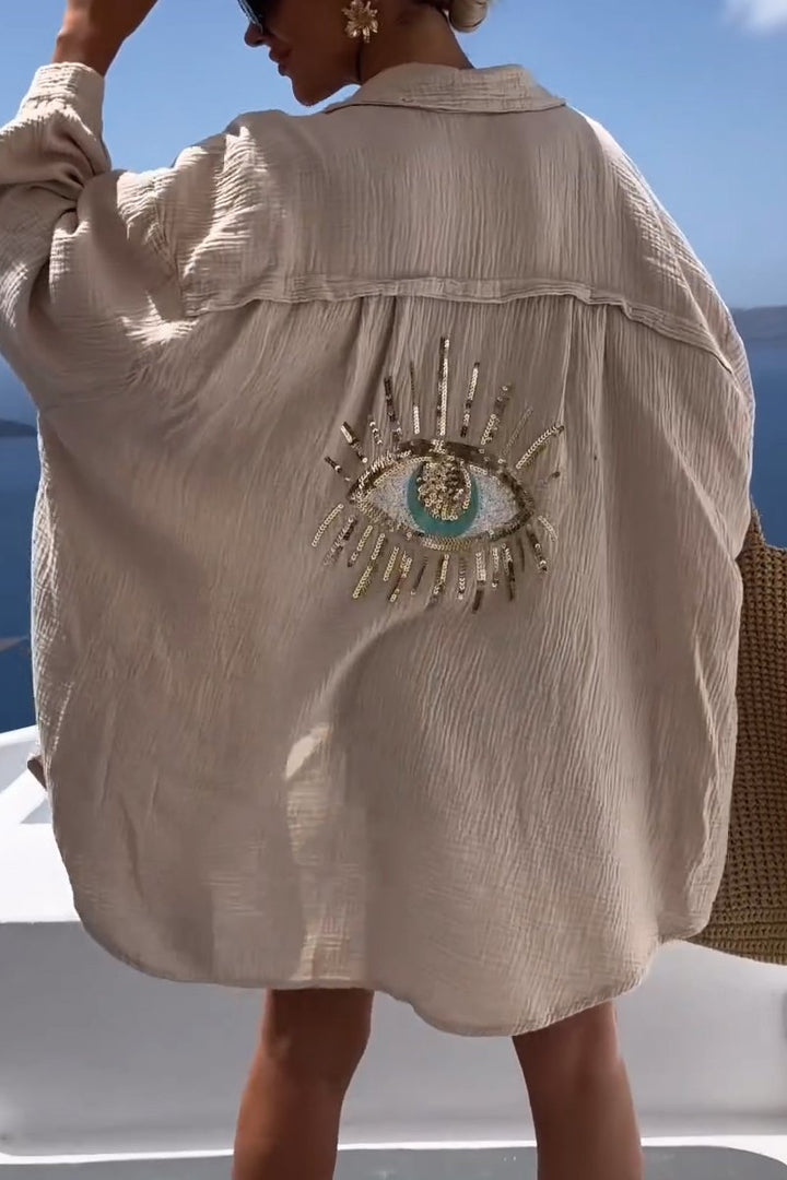 Camisa feminina oversize bordada, versátil para a moda casual, combinando com elegância para várias ocasiões.