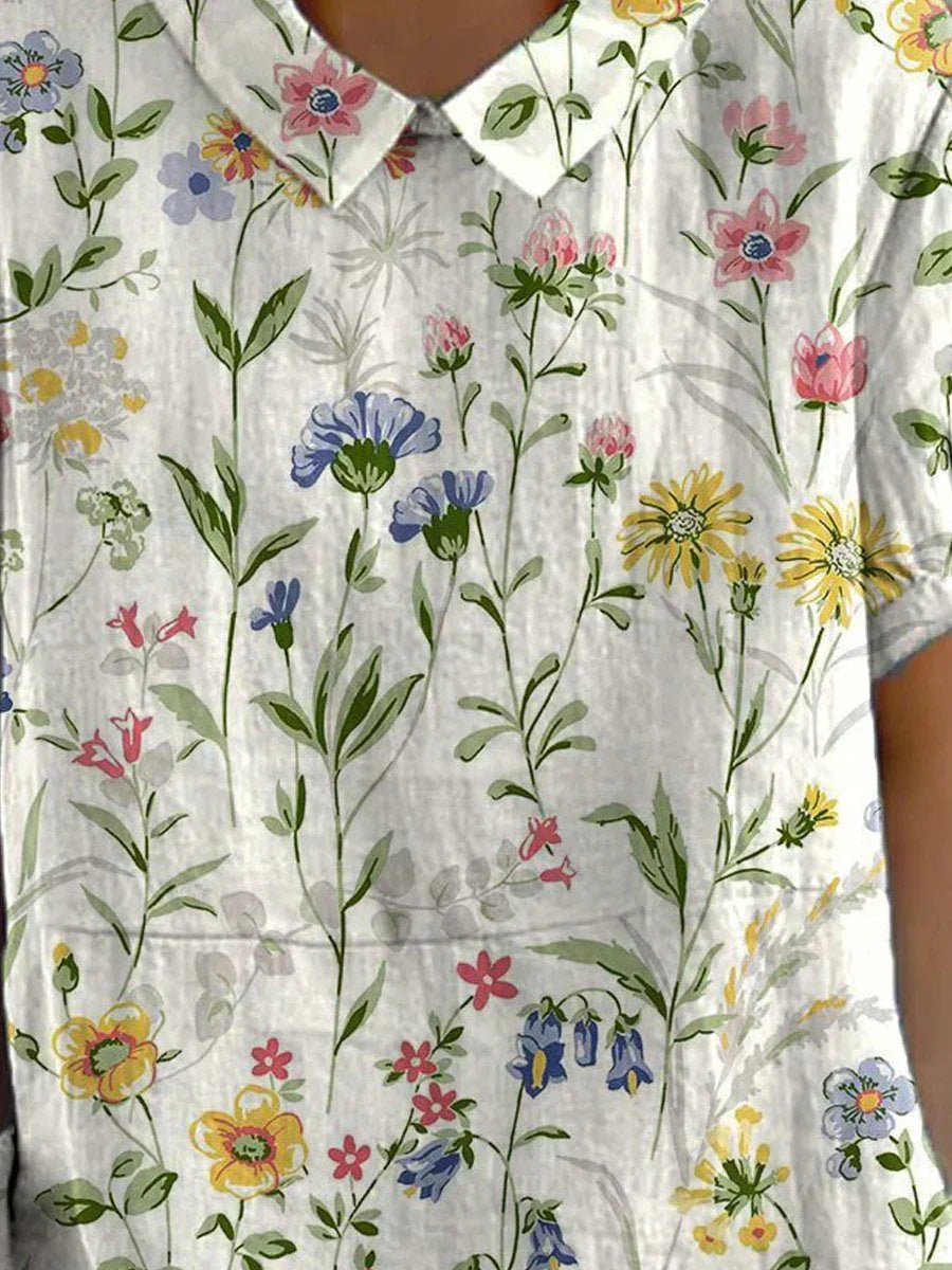Blusa feminina floral retrô, ideal para moda casual. Confortável e versátil, estilo primavera-verão.