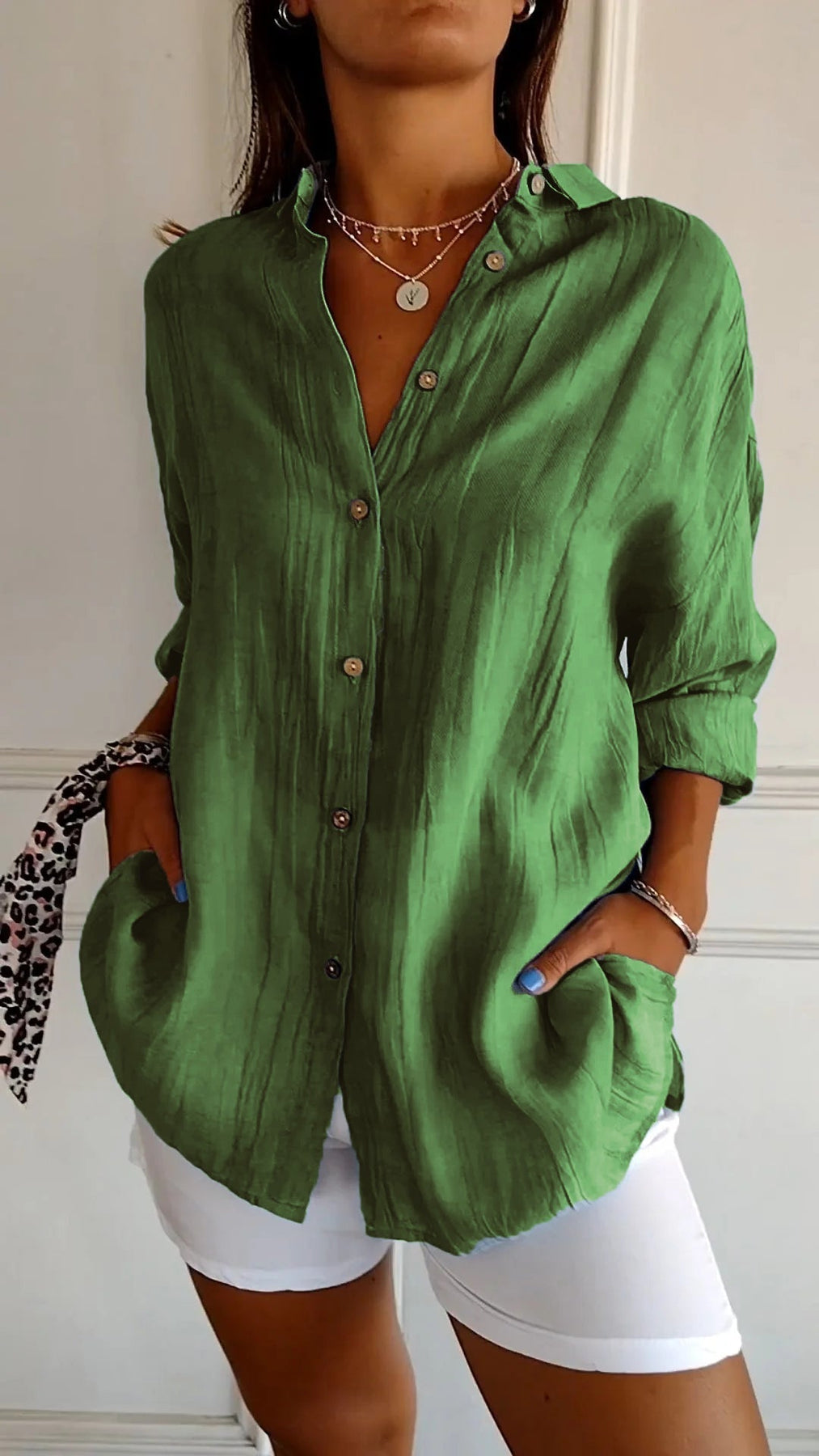 Camisa feminina elegante, caimento perfeito, confortável para qualquer evento.