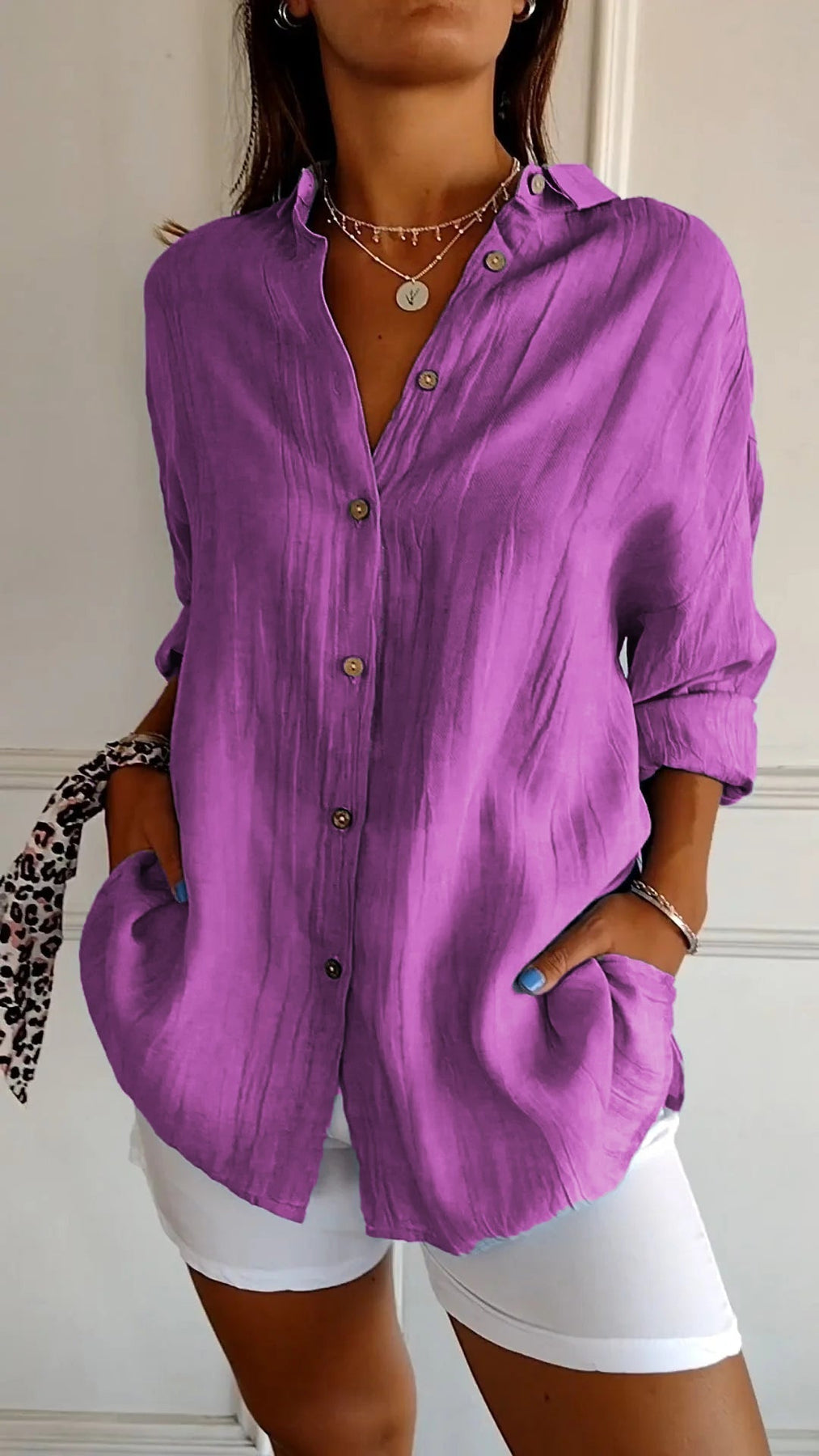 Camisa feminina versátil, do escritório ao happy hour, com estilo e conforto.