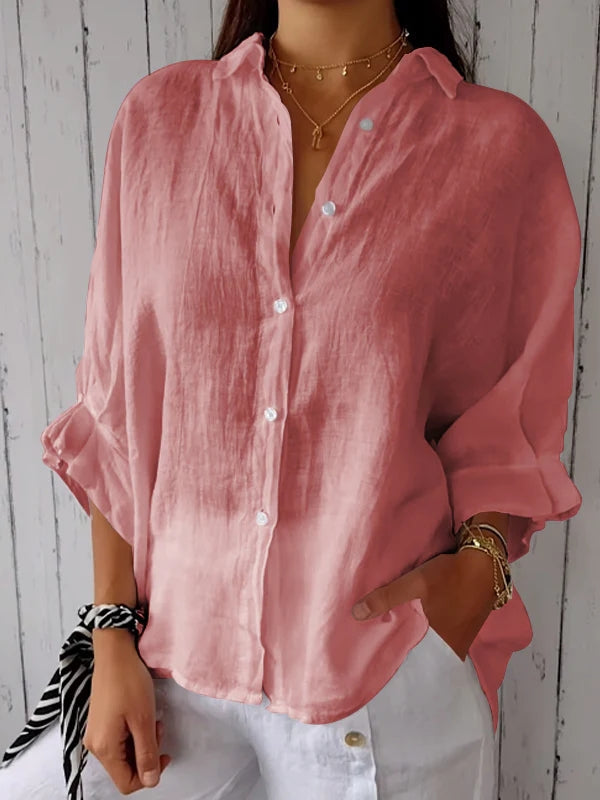 Blusa feminina versátil com botões. Perfeita para trabalho ou casual, confortável e moderna. Moda primavera.