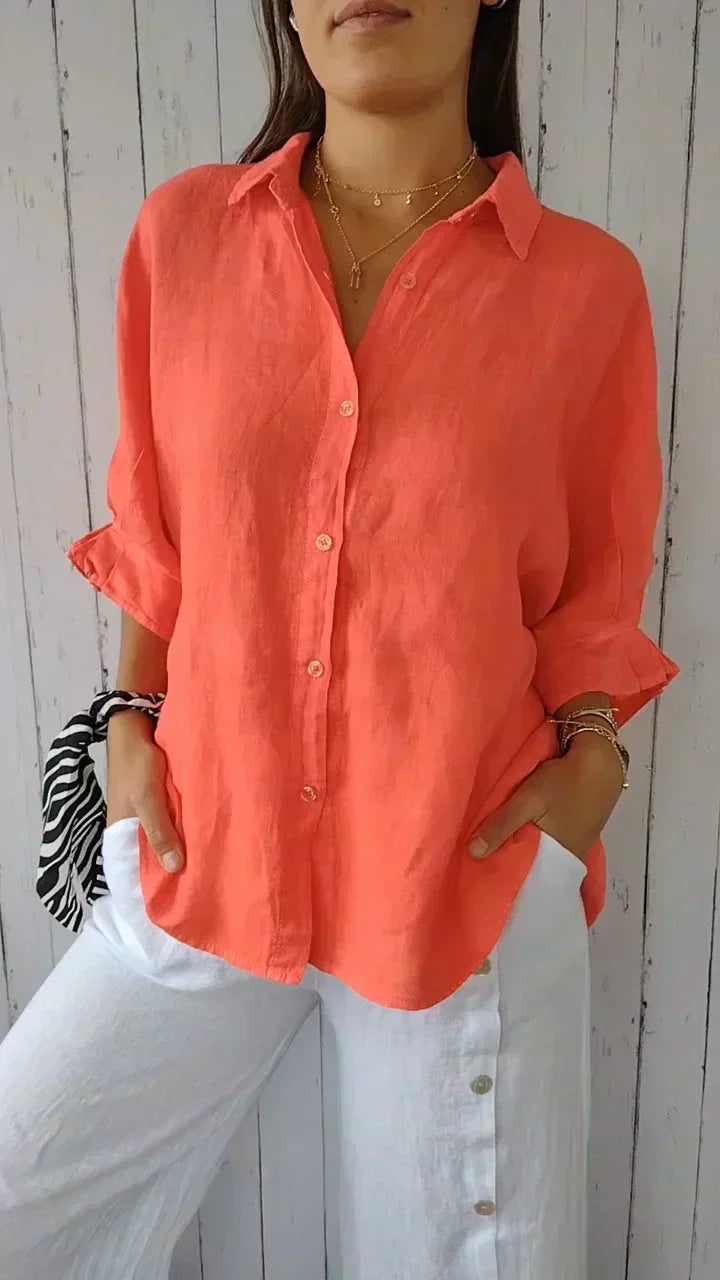 Blusa feminina confortável e versátil com botões. Ideal para looks de verão/primavera, moda clássica.