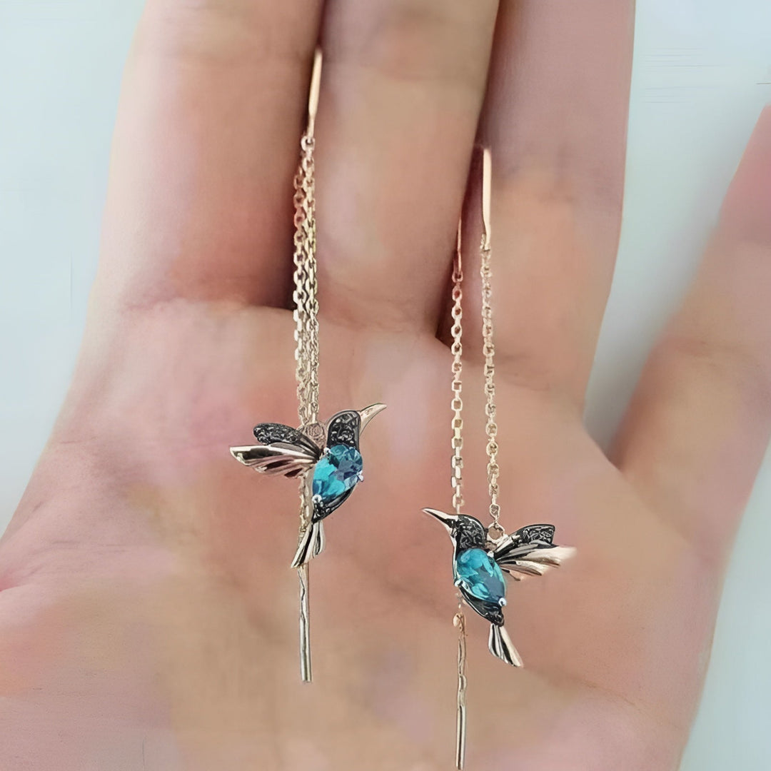 Joia feminina delicada: brincos de beija-flor azuis, acessório elegante para completar seu look.