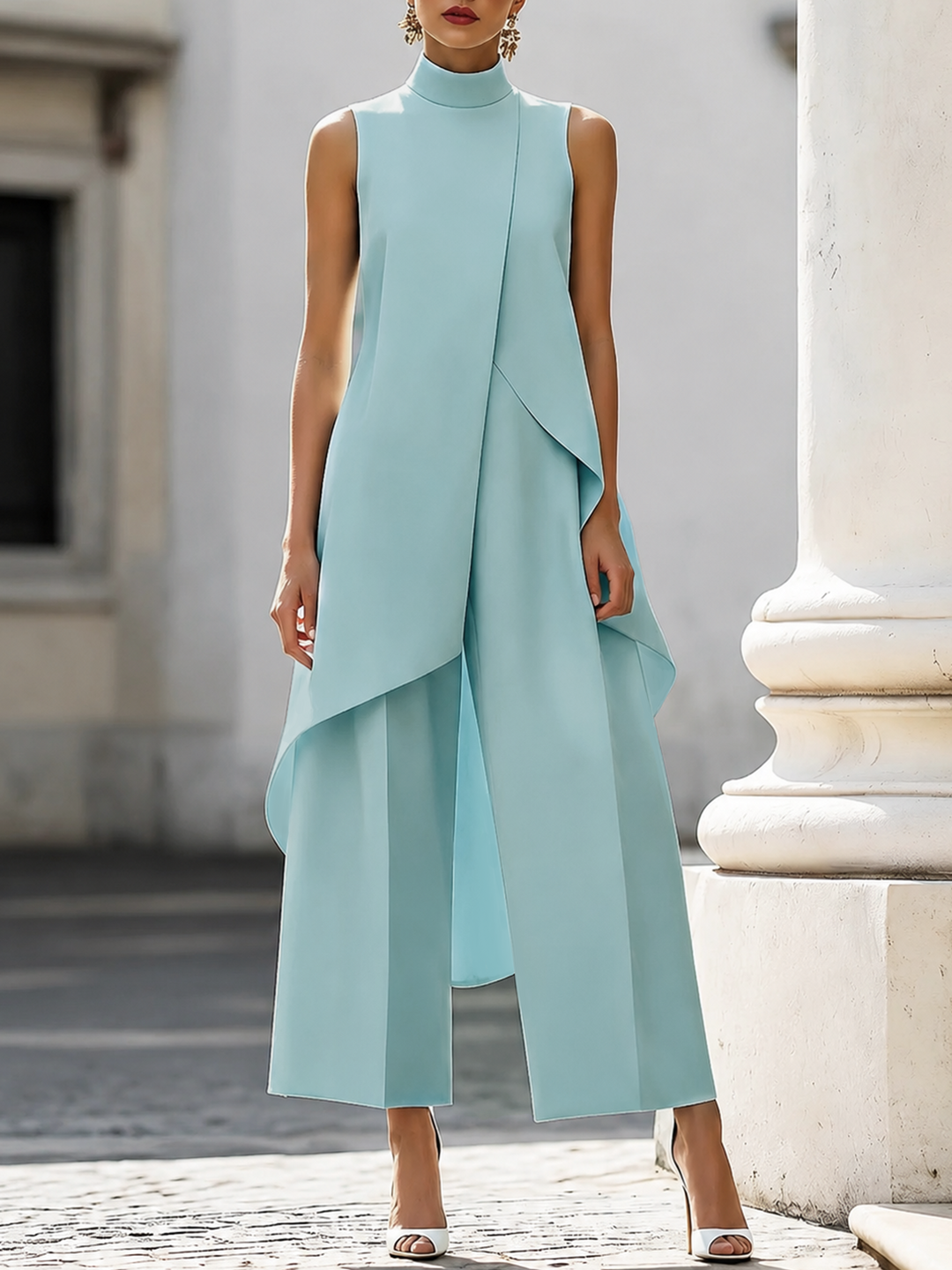 Macacão elegante feminino para o verão, gola alta e calça perna larga.