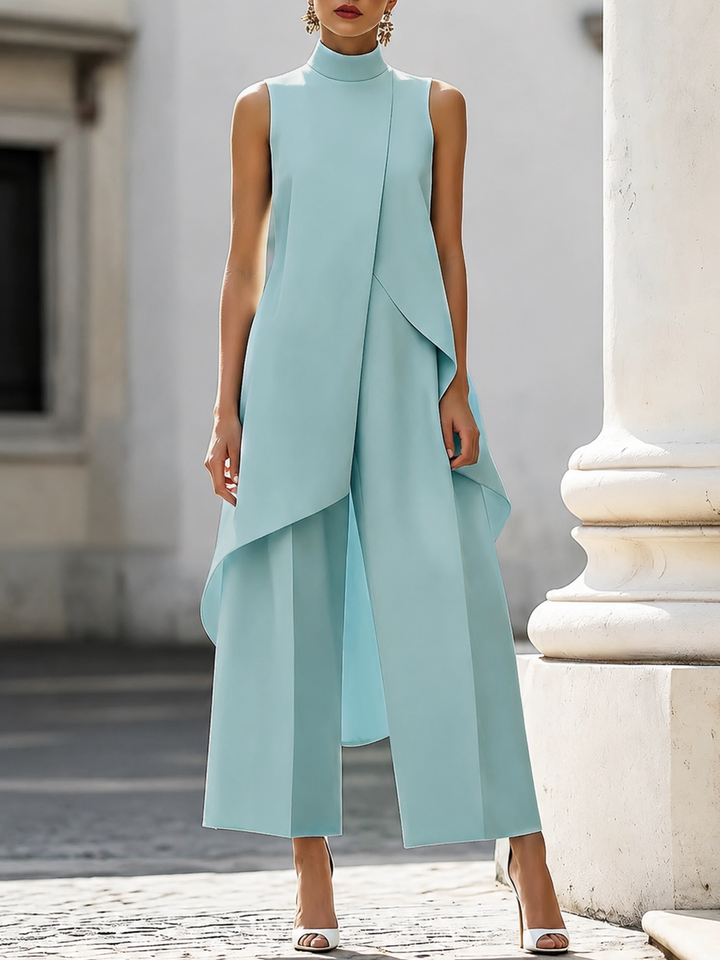 Macacão elegante feminino para o verão, gola alta e calça perna larga.
