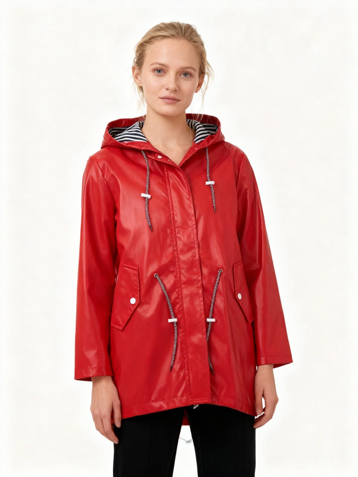 Proteção impermeável e estilo com esta capa de chuva feminina. Capuz e cintura ajustável para outono/inverno.