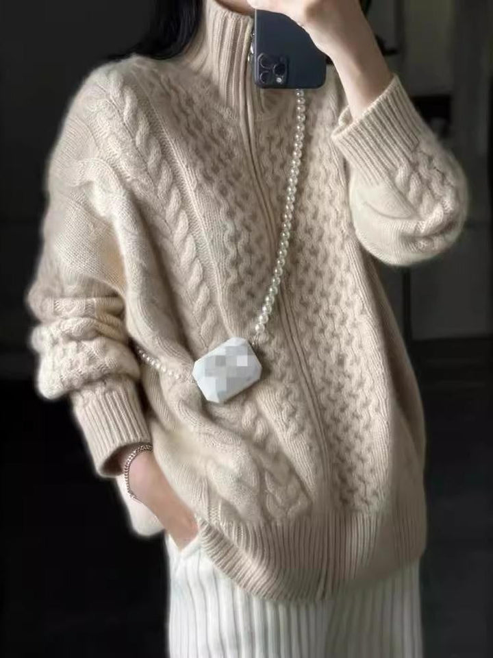 Cardigan feminino oversize de malha com gola alta e zíper, peça casual e estilosa para o frio.
