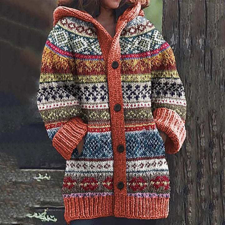 Peça versátil: casaco de malha estampado feminino, com capuz e botões, ideal para outono e inverno.