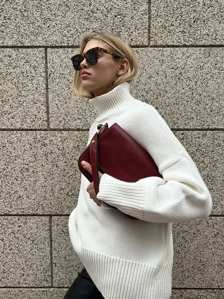 Elegante suéter feminino de gola alta cáqui, básico e essencial para o inverno.