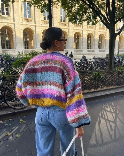 Camisola de lã feminina oversize com riscas, malha grossa. Confortável e casual para outono/inverno.
