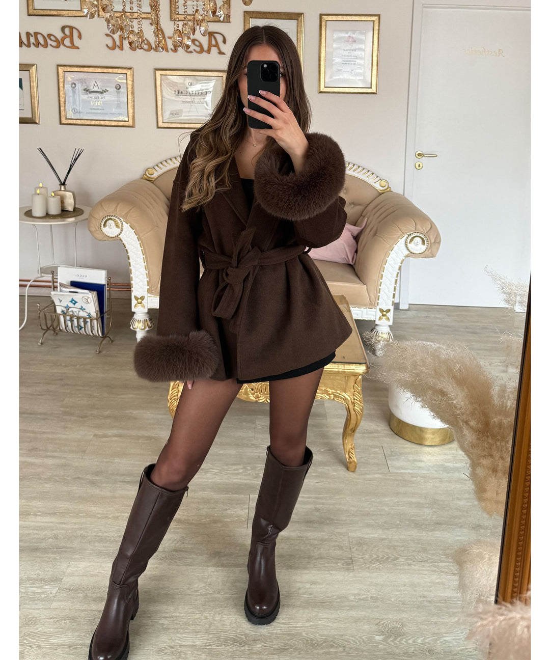 Botas femininas marrom versáteis, com salto e forro para outono/inverno.
