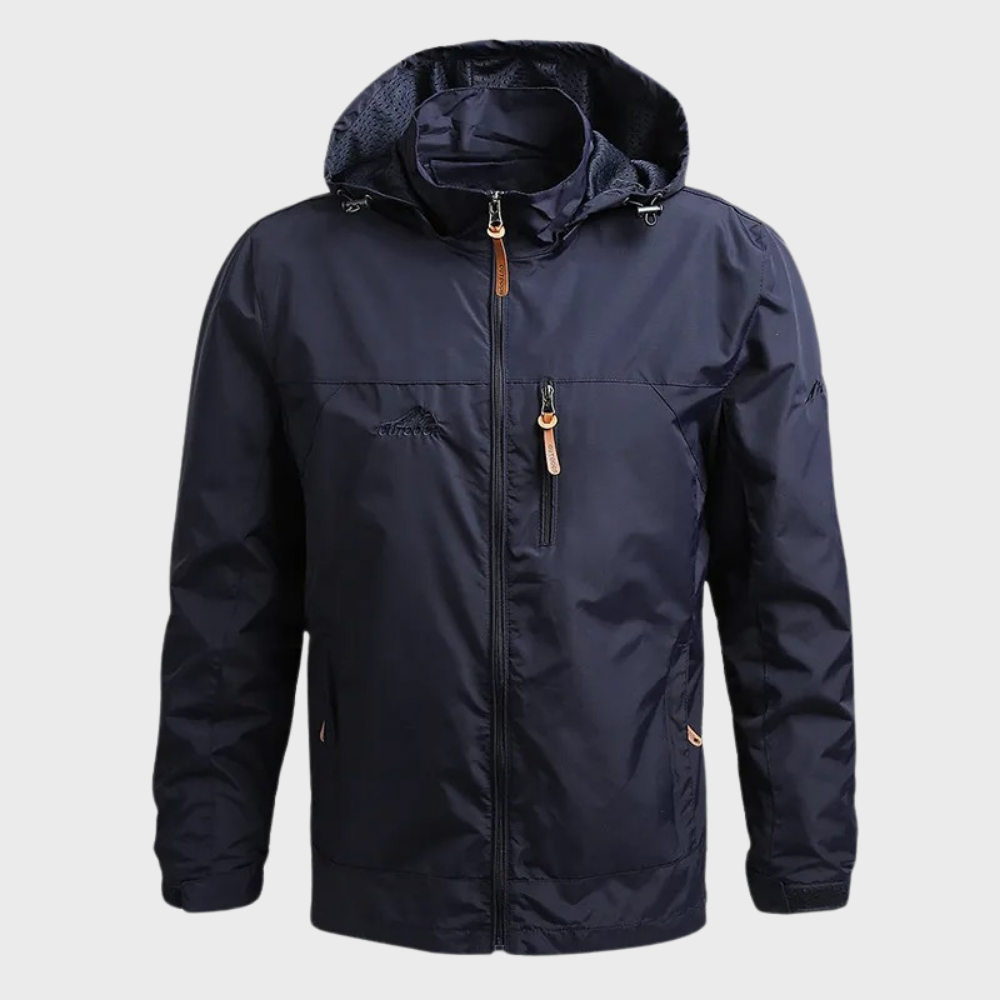 Casaco masculino com capuz, proteção eficaz contra chuva e vento. Design moderno e prático para o dia a dia.