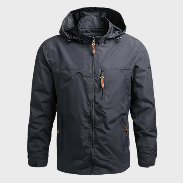 Casaco impermeável masculino com capuz, disponível em tamanhos grandes. Conforto e proteção contra chuva e vento.