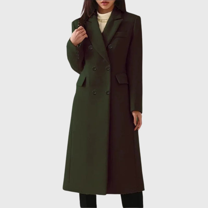 Elegante sobretudo de lã feminino, comprido e com dupla abotoadura. Peça chave para o inverno com estilo.