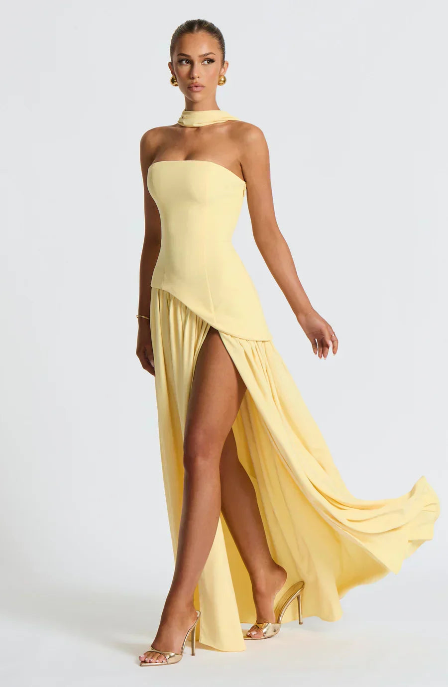 Vestido longo feminino para ocasiões especiais, elegante, perfeito para casamento ou festa de noite.