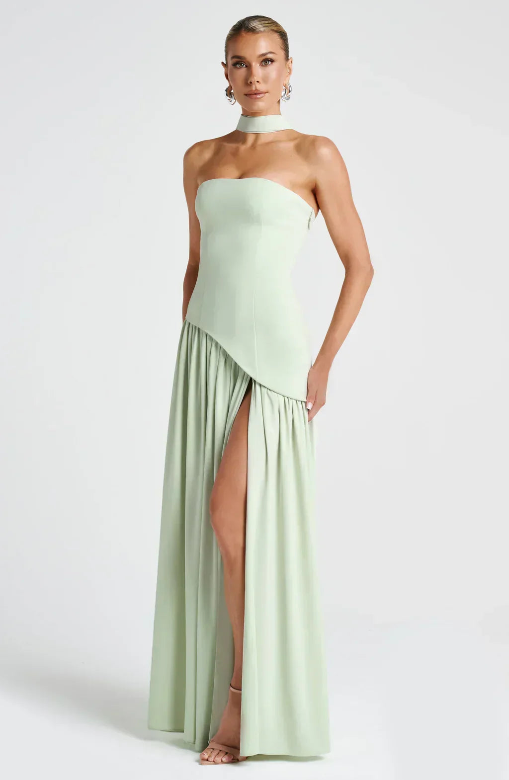 Moda feminina: Vestido elegante maxi, perfeito para festa e casamento, com fenda.