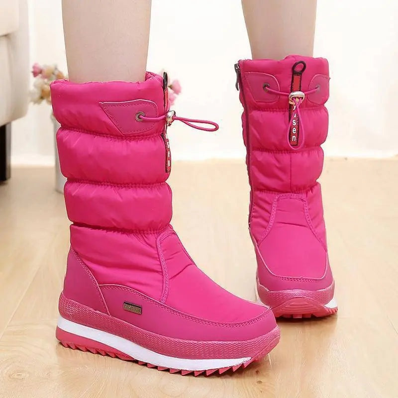 Botas femininas de neve, cano médio, com acolchoamento. Impermeáveis, oferecem calor e conforto superior para o inverno.