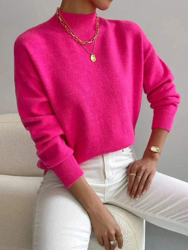 Foto do sweater feminino gola alta Yvonne, em malha de alta qualidade, garantindo conforto e estilo.