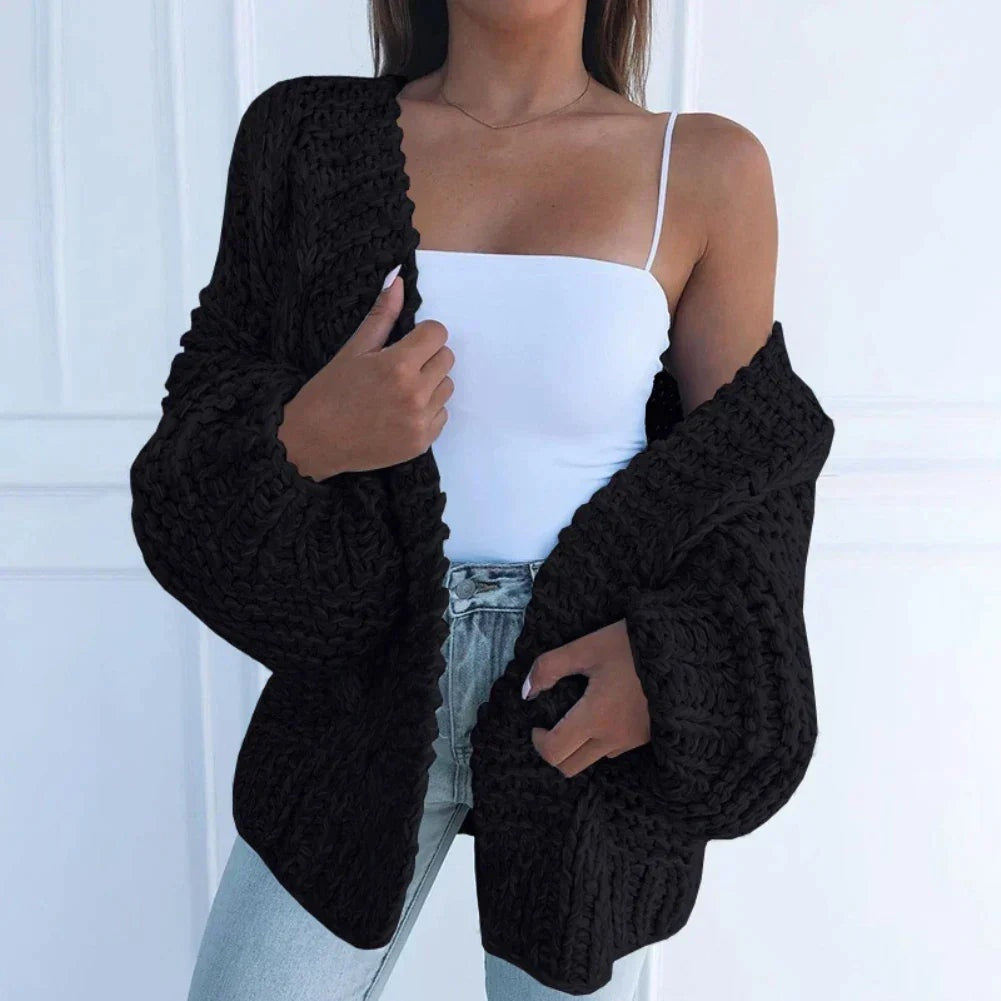 Casaco feminino oversize aberto de malha. Tricô grosso e confortável, ideal para looks de outono e inverno.